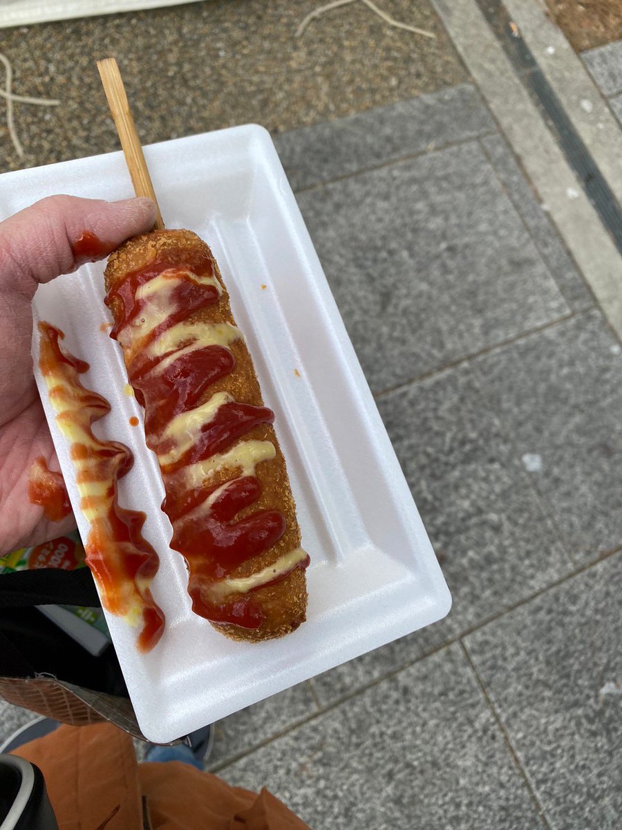 idfromth's tweet photo. 去年、初詣の時に某神社で見た
とんでもない施工

勿論このコンセントは活線で
各屋台に電源供給されていました。 https://t.co/ocP8i4ZHWm