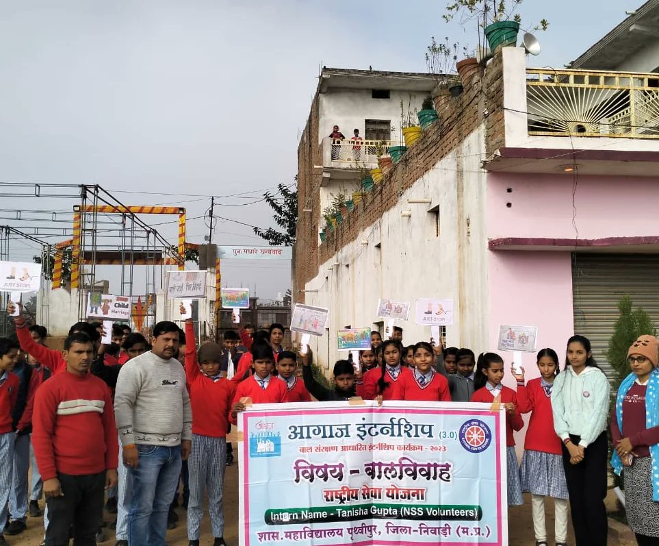 nss_tanisha's tweet photo. आगाज इंटर्नशिप के अंतर्गत आज जिला निवाड़ी के पृथ्वीपुर के ऑक्सफोर्ड हाई सेकेंडरी विद्यालय में जाकर बच्चों को बाल विवाह पर जागरूक किया तथा उन्हें हेल्पलाइन नंबर भी बताएं जिन पर वह सूचना दे सकते हैं
#aagazforchildprotection
#aagazmp2023
#genderequityinitiative2k23
#aagazmp https://t.co/SXdfifS2aQ