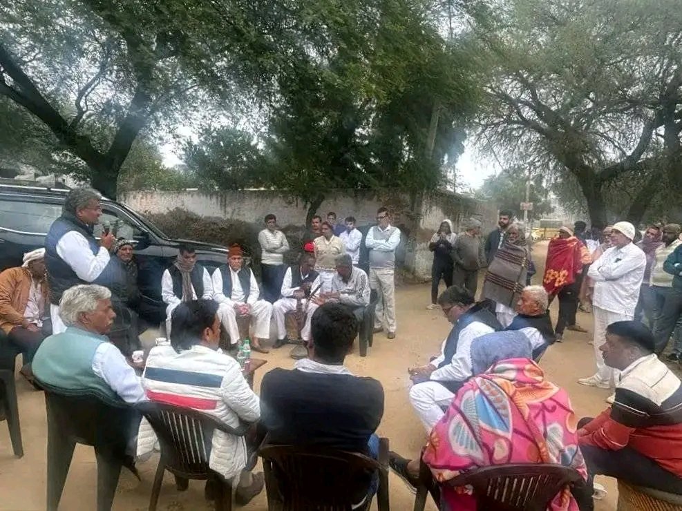 Sameer_Loharu's tweet photo. 27.12.2023: को लोहारू हलके के गाँव मनफरा, सिंघानी, गिगनाऊ, गोठड़ा, कुशलपुरा, ढ़ाणी टोडा, ढ़ाणी मनसुख, लोहारू में गये और कांग्रेस पार्टी की जन हितैषी नीतियों के बारे में बताया और कांग्रेस के समर्थन में वोट देने की अपील की । https://t.co/toqziPUsM7