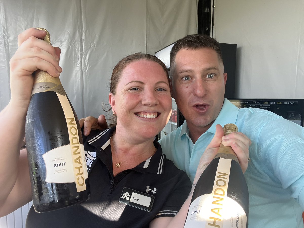 wjpa's tweet image. Playing up @beermitchell private suite @mmsnippets ❤️🥂💫

#geton