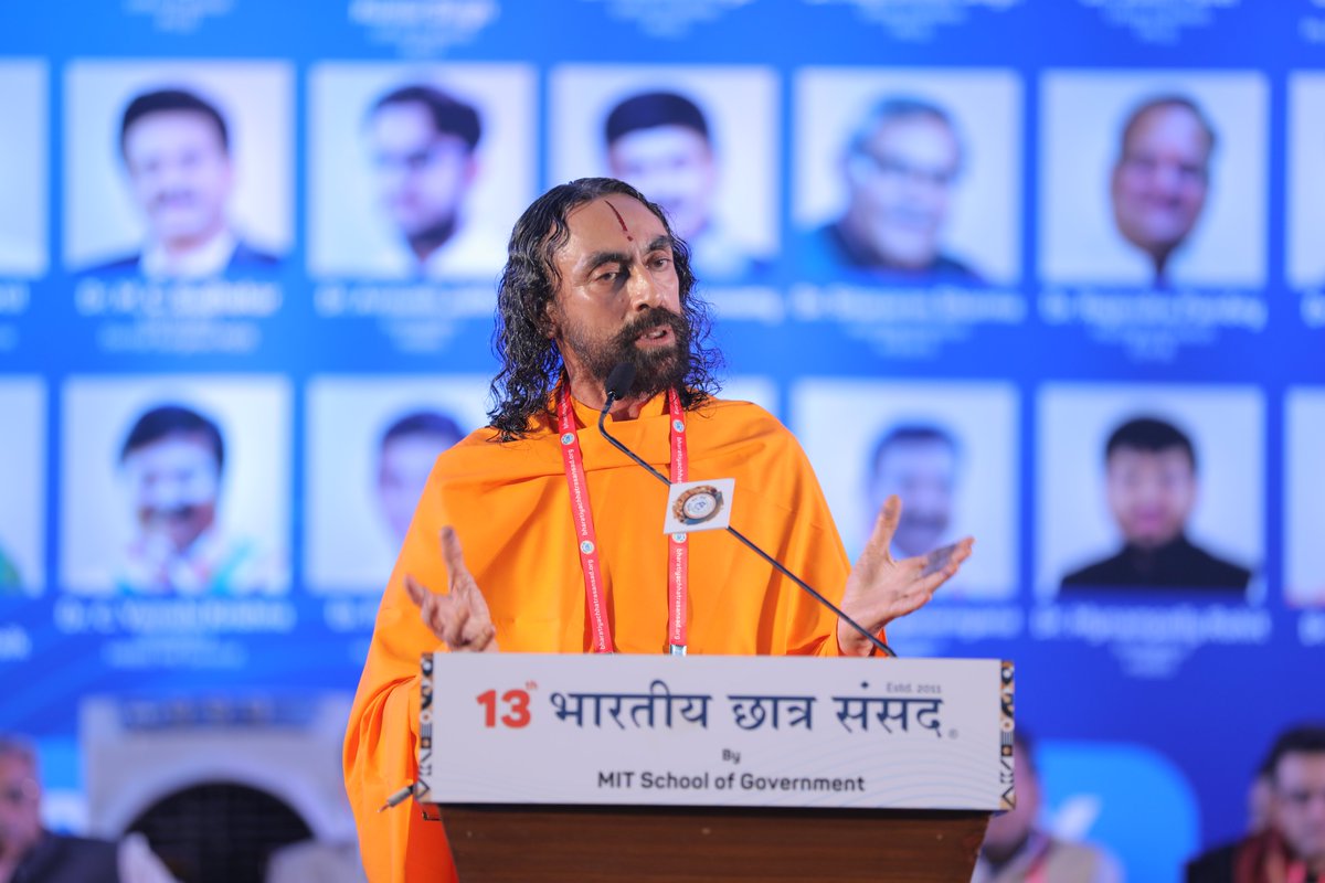 Bharatiya Chhatra Sansad (@bcsconclave) on Twitter photo As he enthralled everyone in chaste Hindi, <a href="/Sw_Mukundananda/">Swami Mukundananda</a> ji expressed his views on spirituality, personal growth and self-realisation at Yugantar: Youth in Transition. He urged youngsters to discover timeless wisdom for a harmonious life at #BCS2024. As he enthralled everyone in chaste Hindi, <a href="/Sw_Mukundananda/">Swami Mukundananda</a> ji expressed his views on spirituality, personal growth and self-realisation at Yugantar: Youth in Transition. He urged youngsters to discover timeless wisdom for a harmonious life at #BCS2024.