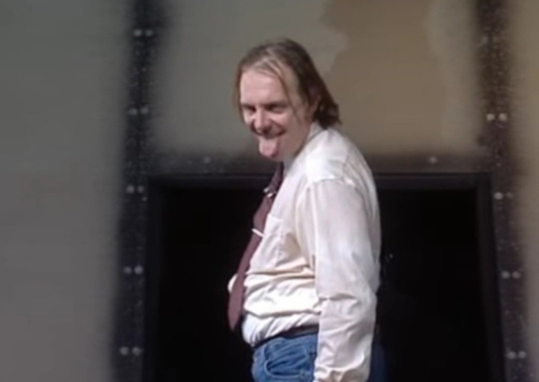 Emmy18261's tweet photo. #rikmayall
#DailyZen
#goethe
There are some good ways 
um die Hoheit über das eigene Befinden souverän zu behalten: 
Goethe Heine
&amp; Daily Zen 
&amp; coolest guy on the planet!❤️❤️ https://t.co/02rcG4PHZu https://t.co/NBQWh3YGLp
