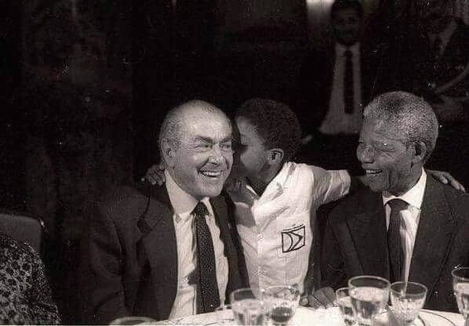 leonelbrizolarj's tweet photo. Brizola e Mandela https://t.co/Fvwe63USrx
