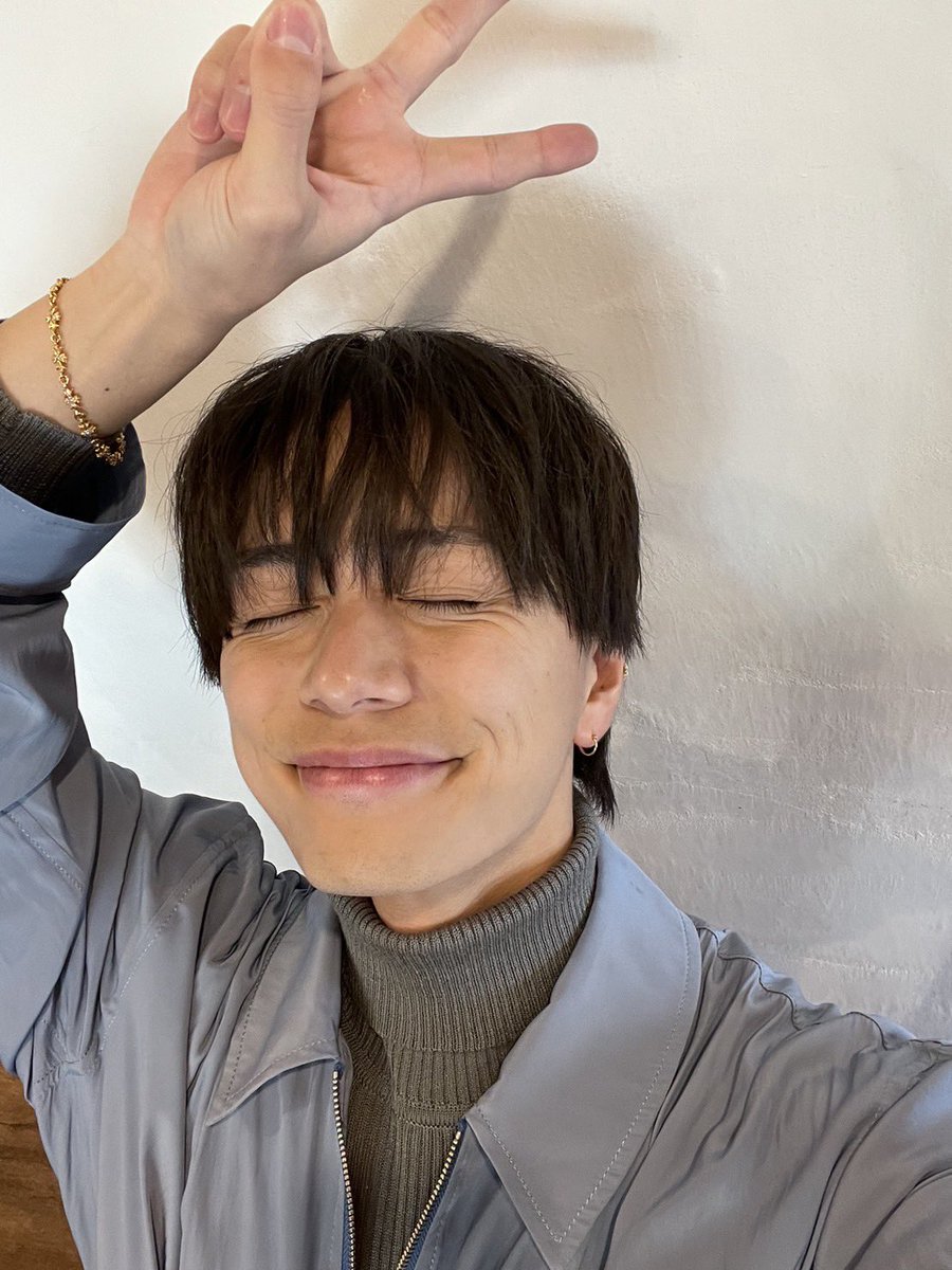 ballistik_fext's tweet photo. 28歳になりました‼︎🎂✨

沢山のメッセージ
本当にありがとうございます✨

とにかく僕は
まだまだ沢山の夢を皆さんと一緒に
叶えていきたいです‼️

その為に僕も努力し続けます！
だから皆さんも沢山の応援
これからも宜しくお願い致します🤝！

🐉竜太🐉

#HAPPYRYUTADAY
#いつも心に竜太を
#僕は幸せ者です
#ありがとう