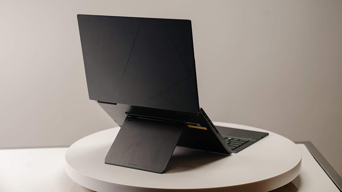 jreq_tech's tweet image. The new ASUS ZenBook Duo (2024) is the world’s first ultraportable laptop with two 14-inch 3K 120Hz OLED touchscreen displays.

Priced at 1.5k USD, I think I found the laptop I actually want to buy for productivity on the go!

#CES2024