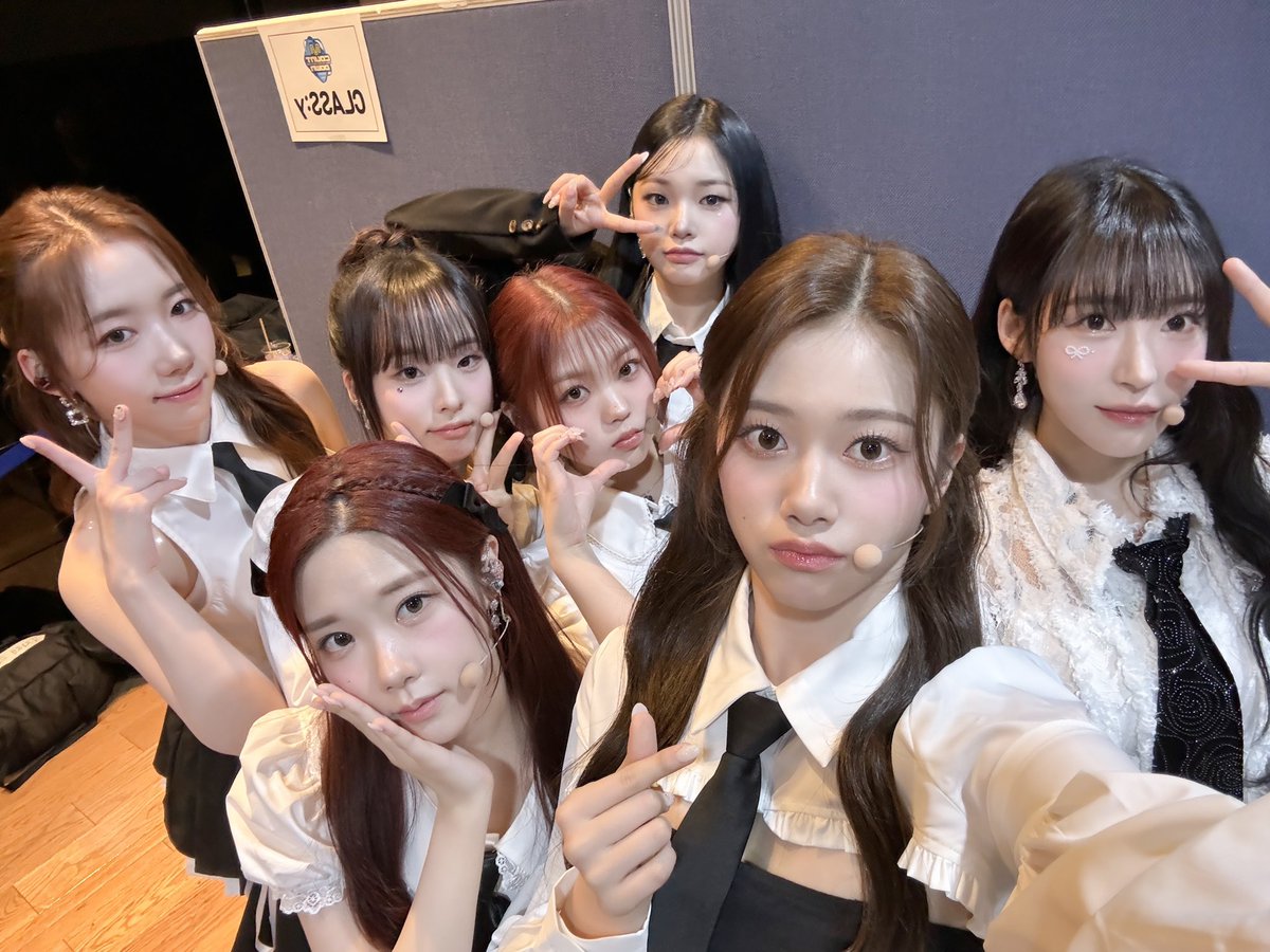 CLASSy_twt_'s tweet photo. [📸]

240111 Mnet 엠카운트다운

클라씨의 Winter Bloom 첫 무대 잘 보셨나요~?
클리키의 응원 덕분에 힘내서 무대 했어요! 감사해요 💞

#CLASSy #클라씨
#WinterBloom https://t.co/ayoOqNGB8j