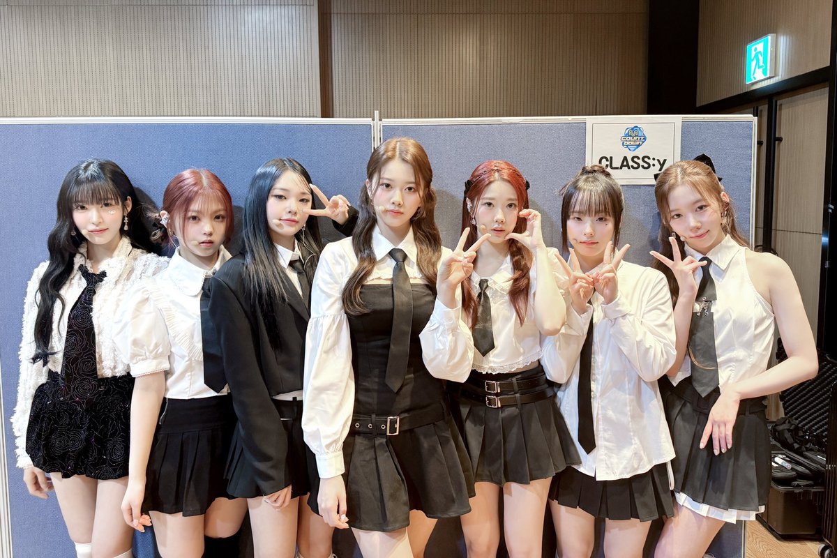 CLASSy_twt_'s tweet photo. [📸]

240111 Mnet 엠카운트다운

클라씨의 Winter Bloom 첫 무대 잘 보셨나요~?
클리키의 응원 덕분에 힘내서 무대 했어요! 감사해요 💞

#CLASSy #클라씨
#WinterBloom https://t.co/ayoOqNGB8j