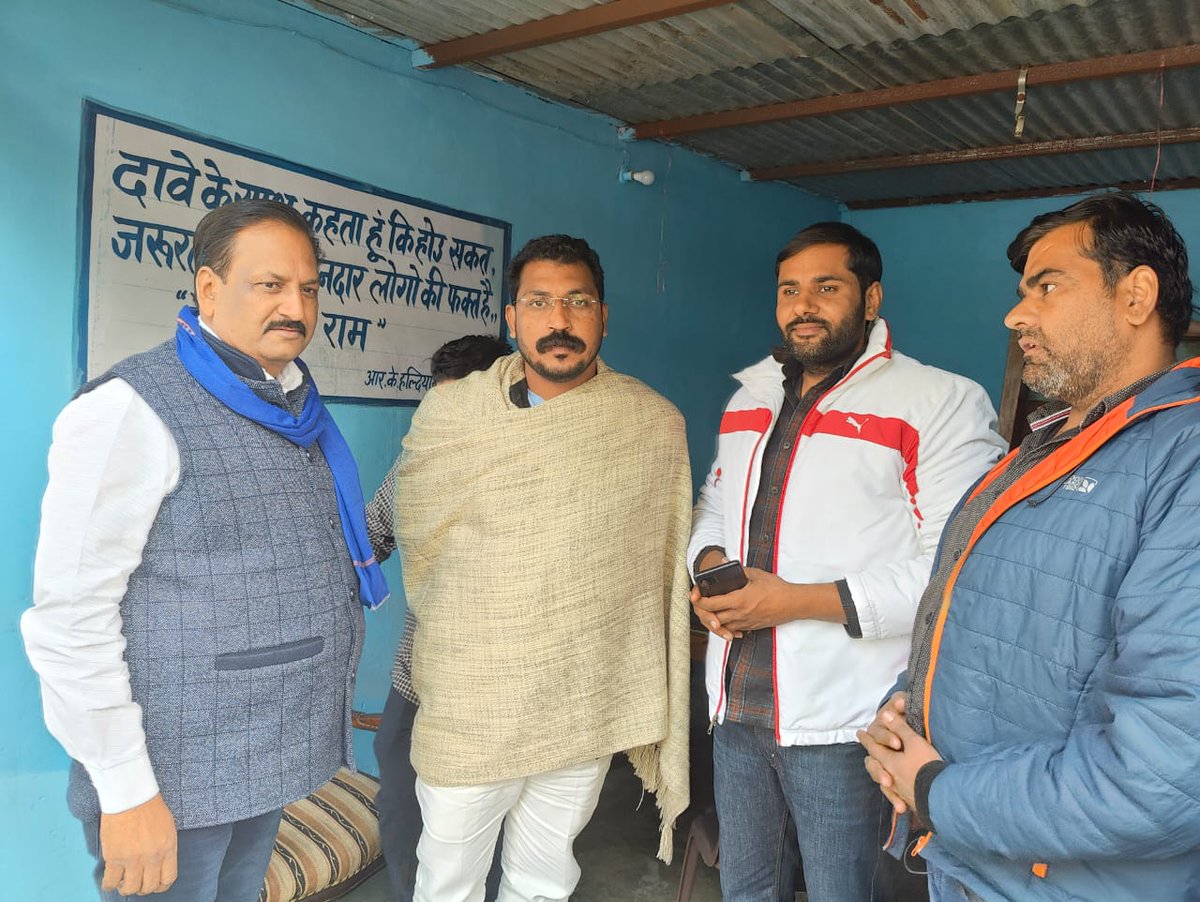 सहारनपुर जनपद के छुटमलपुर में आजाद समाज पार्टी के राष्ट्रीय अध्यक्ष आदरणीय <a href="/BhimArmyChief/">Chandra Shekhar Aazad</a>  (रावण) के पिता स्व:श्री गोवर्धन दास जी की पुण्यतिथि कार्यक्रम में उनके आवास पर भावनात्मक रूप से मुलाकात हुई !!
