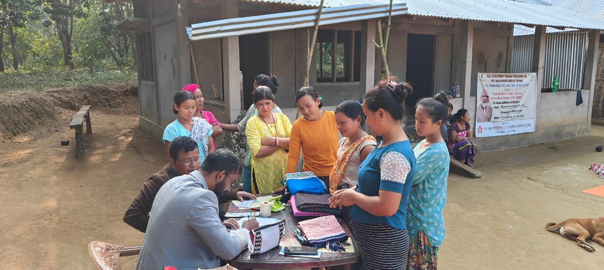 TRIFED team visited Ekjancherra VC under Ompi BMMU to impanel PVTG Artisans and interact with #PVTG VDVK members. The TRIFED team found Tribal artisans' products so attractive and then procured 12 no of Risa Pachra for Rs. 52500/-.
<a href="/MSDESkillIndia/">Skill India</a> <a href="/VanDhanSeVikas/">TRIFED</a> <a href="/tribesindiaghy/">Tribes India Guwahati</a>