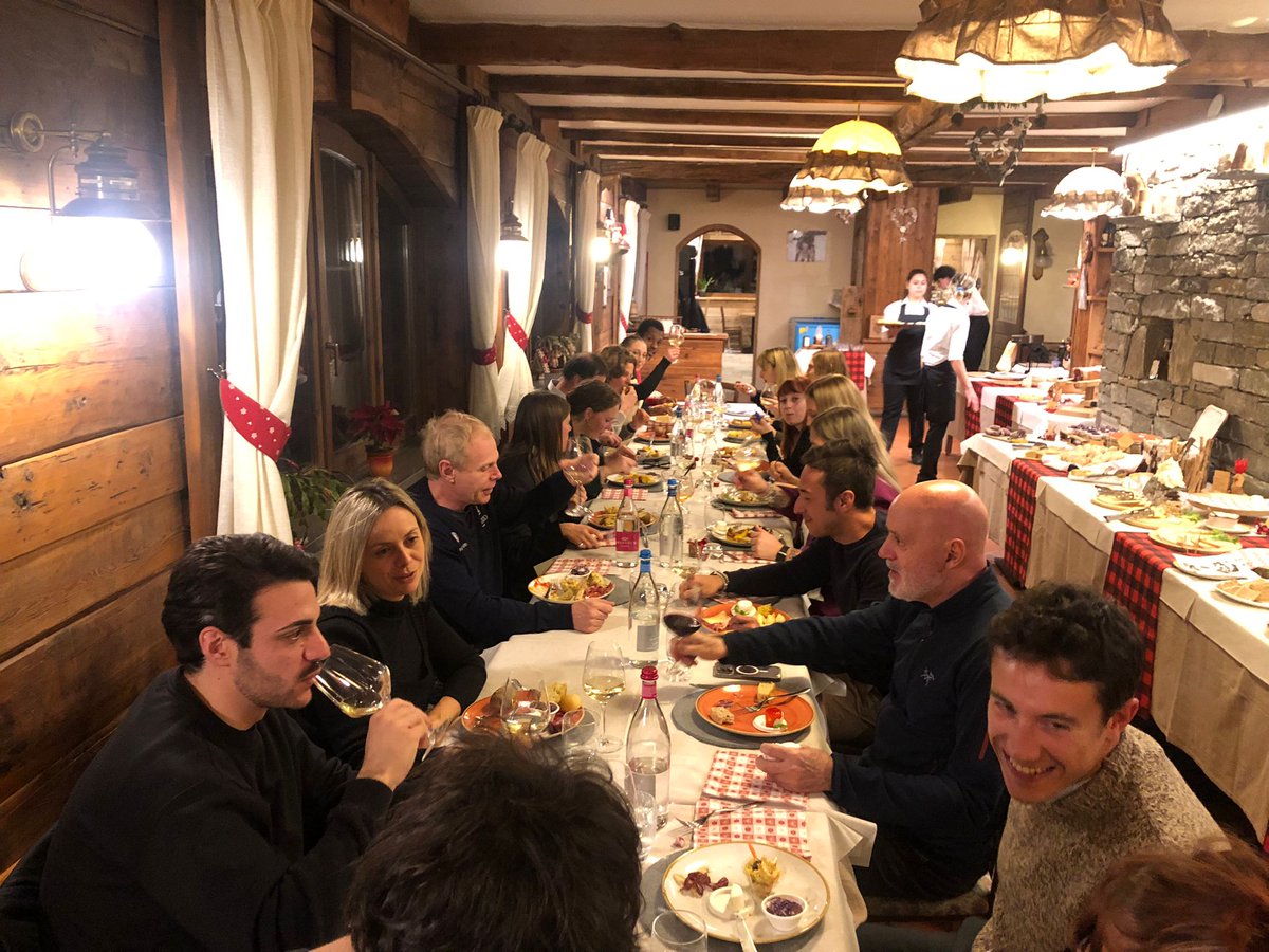 adava_official's tweet photo. I Giovani albergatori hanno festeggiato all'Hotel Boule de Neige a Rhemes il loro capodanno che com'è tradizione si svolge dopo la chiusura delle festività natalizie. Anche in questa occasione la partecipazione ha dimostrato la solidità e dinamicità del gruppo di amici e colleghi https://t.co/wGvV9YspUy