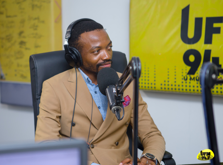 947UFM's tweet photo. #UMeet - Isaac Bukasa a été invité ce mer 10 jan du Mag UMeet Gospel présenté par Hornelly Mukuna pour le 1er numéro de l'an 2024.

Entretien à retrouver à : 
🎙Podcast 👉 https://t.co/oclL2LYuaQ
📺 Vidéo 👉 https://t.co/9uRxUBu24S…

#UrbanFM #UMusicNonStop #Radio #ArtistGospel https://t.co/sXYzNiTDOl