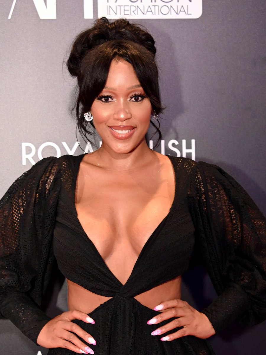 Matshidiso is back on #Muvhango! 🖤 Buhle Samuels talks to us about returning as the conniving Tshidi, other projects here: snl24.com/truelove/celeb…

📸: Getty Images

#BuhleSamuels