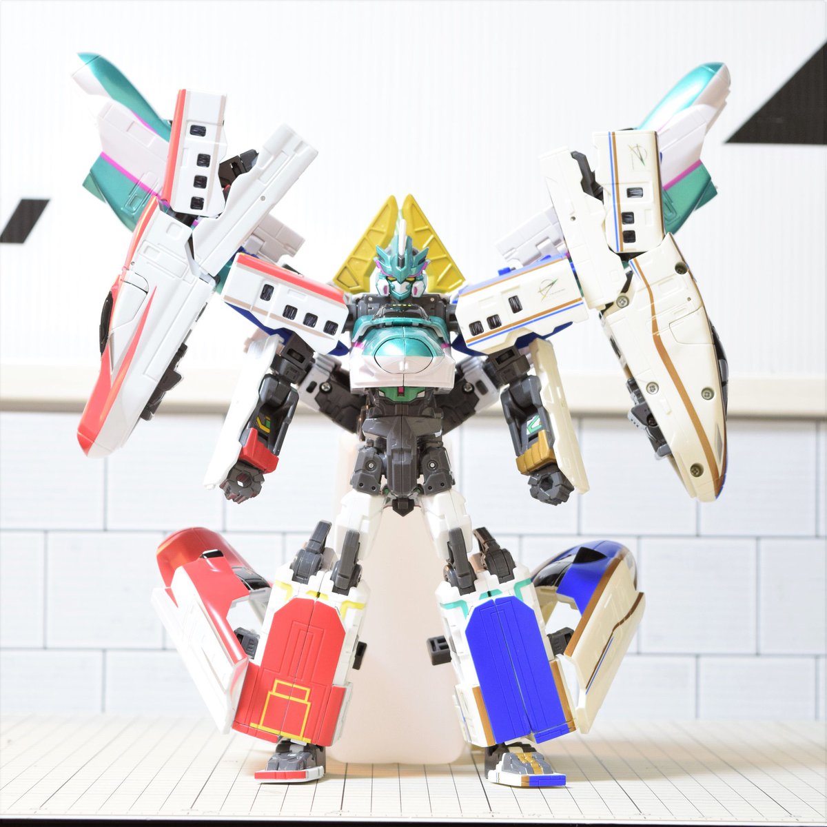 ついに公式の三体合体が！！ 嬉しすぎる！！ ※画像は俺合体のシンカリオンz