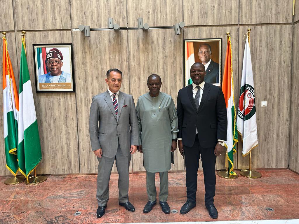 CoteAbuja's tweet photo. Monsieur l’Ambassadeur TRAORÉ Kalilou a reçu en audience, le mercredi 10 janvier 2024, Monsieur Jugoslav VUKADINAVIC, Chargé d'Affaires de l’Ambassade de Serbie au Nigéria.
https://t.co/Hx4sfI4K3r https://t.co/hdnS7ca0tU