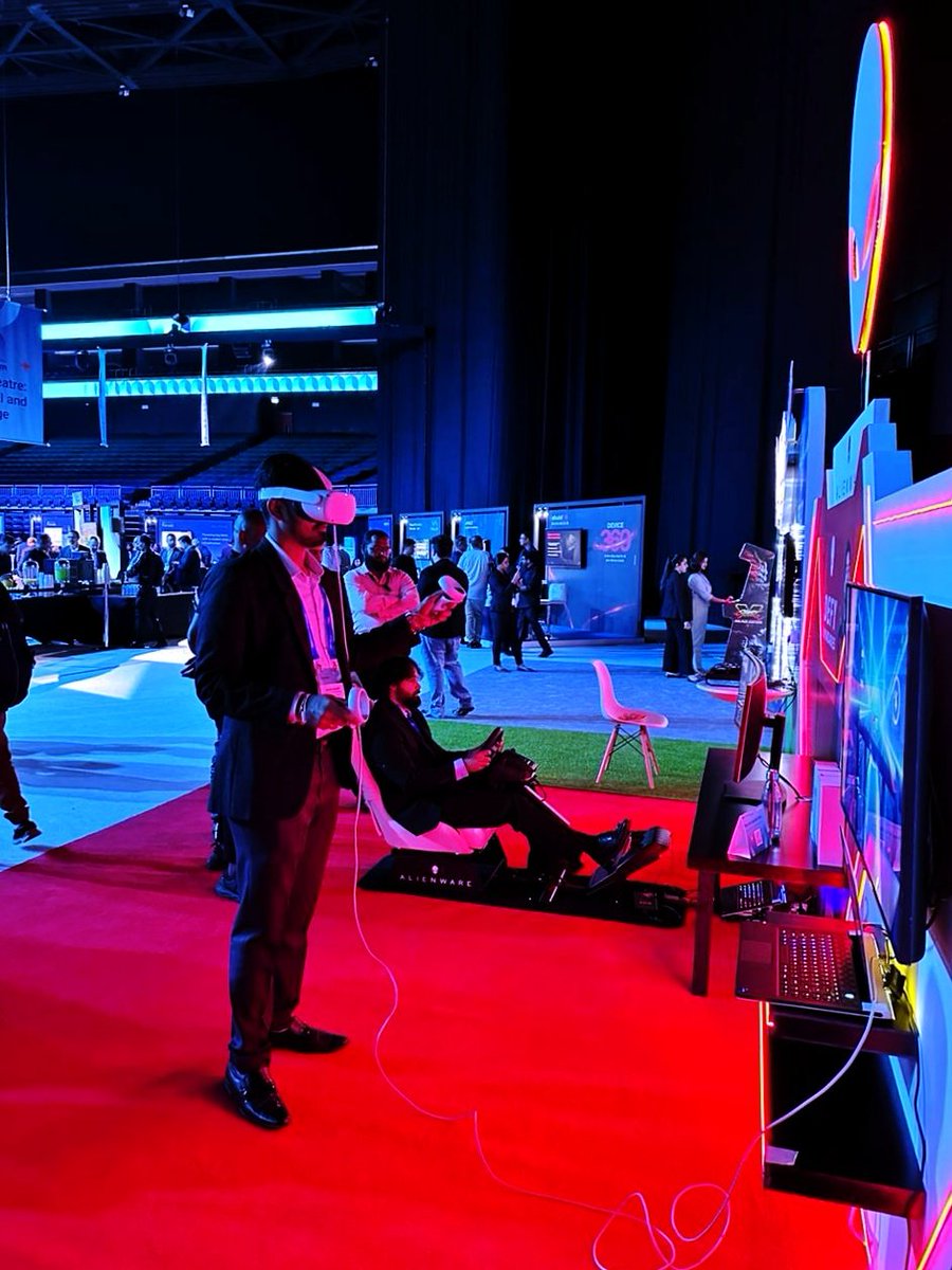 bravadogaming's tweet photo. #DellTechForm Dubai 👽 https://t.co/GZONS00hJv