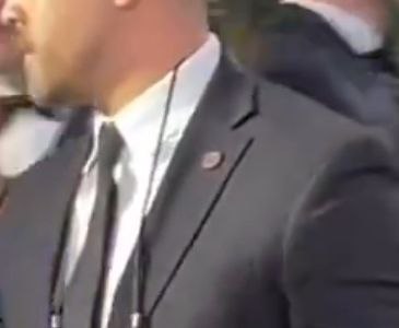 TINFQIL's tweet photo. Why are some claiming this is footage of Oprah being arrested/escorted via Marshall?

Have a look for yourself...

Claims are the supposed Marshall pin is a "dead giveaway"

So what happened here?
🧵(3/25) 👇 https://t.co/0OuxAHKSb7