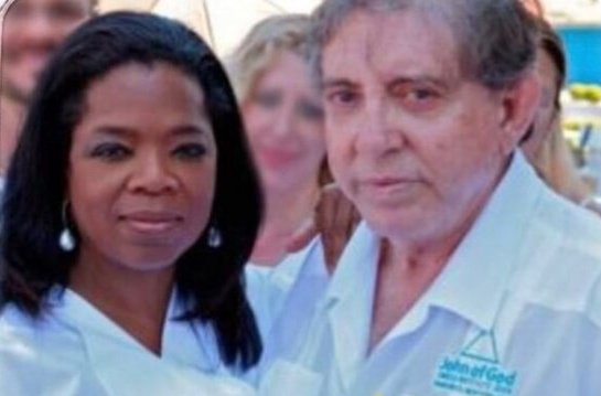 "Oprah and those close"

They say "birds of a feather" right?

Let's just look at 2 examples of "those close" 

Shall we?
🧵(10/25) 👇