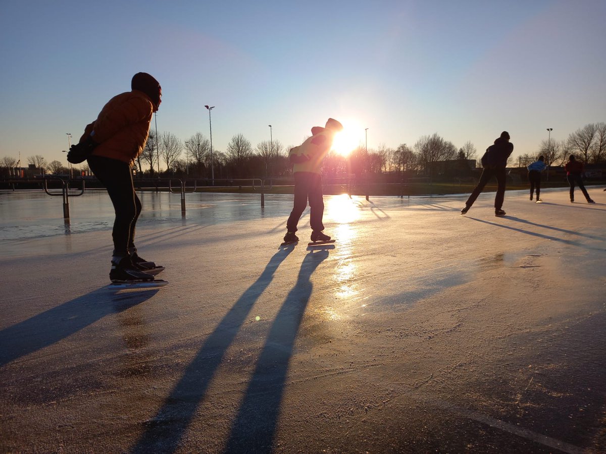 Vanochtend was weer genieten en het ijs ligt er nog goed bij! Dus vanmiddag is de baan ook open van 13.30-16.30. Kaartjes zijn te koop via de website.

Het is nog even afwachten of we vanavond ook nog open kunnen.