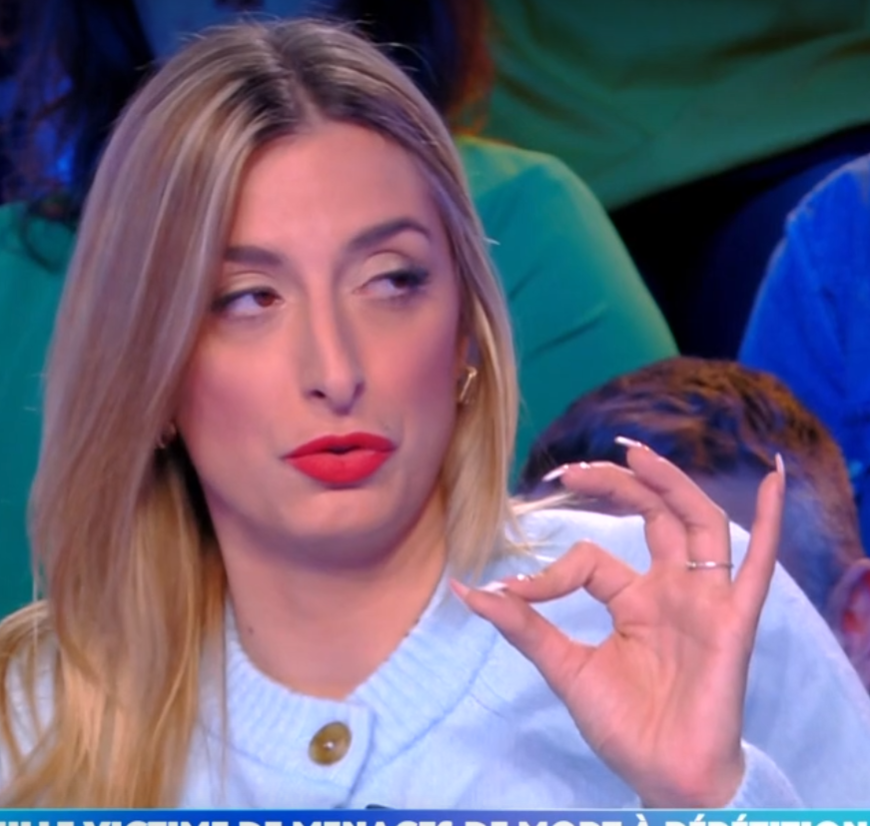 Real_Trumpette's tweet photo. "je ne dors plus, je ne vis plus.." mais je pense a me faire les ongles...

Elle me rappelle Malaury Nataf, la sdf la mieux manucurée de France 😂

#TPMP #Olivoliv #ABproduction #EssayeDePleurerDevantLaCaméra https://t.co/aRsjVX59tE