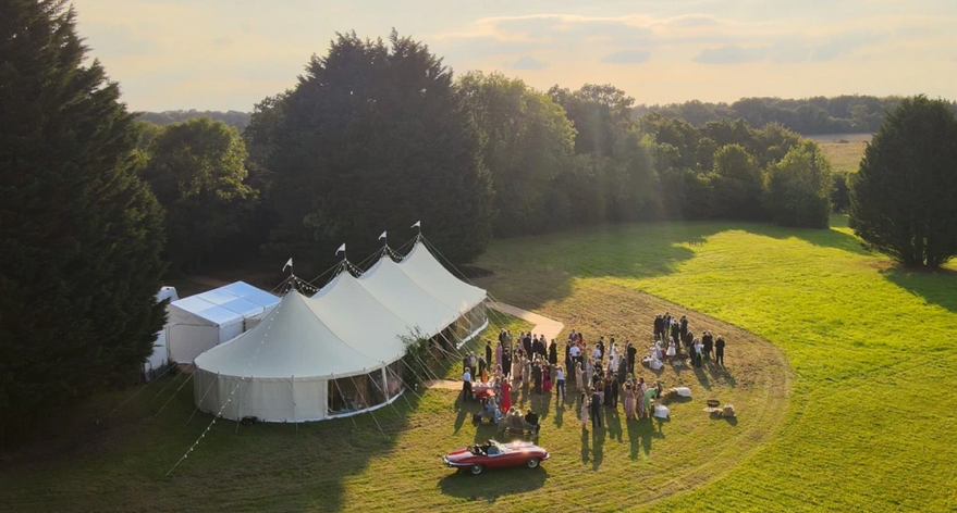 Picture your dream wedding🎉 in a setting that's not only breathtaking but also champions sustainability and harmony with nature 🌱
#weddingvenue #hampshireweddings #ecofriendly  #ecowedding  #forestwedding  #sustainableweddings #greenwedding

apsleyfarms.com/sustainable-we…
