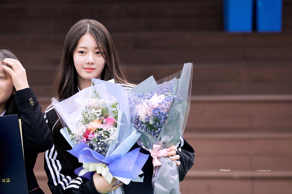 babychikies__'s tweet photo. ฮื่ออออ คอนเกรทนะคะ น้องคนสวย🥺💐💜✨
HAPPY GRADUATION DAY RORA
#RoraGraduationDay
#빛나는_미래_이다인 https://t.co/3zxagl7207