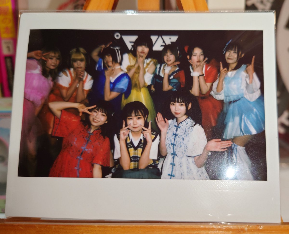 lalaclash_itata's tweet photo. トラッシュアップまつりお正月SP
集合ワイドチェキ
新春らしく華やかで良き
#ダダダムズ
#SAKASAMA
#惑星通信社
#TRASHUP https://t.co/RkoLzCzuSn