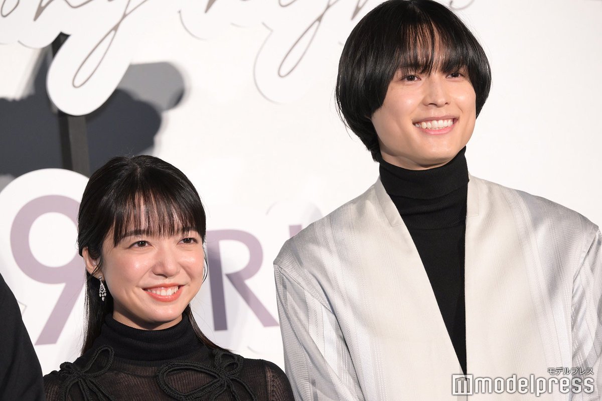 modelpress's tweet photo. “カムカム夫婦”SixTONES松村北斗＆上白石萌音、再共演で互いを「やっと知れた」✨

役者としての魅力語り合う👏

🔻写真・記事詳細はこちら
https://t.co/ZadEIaP2PL

#SixTONES #松村北斗 #上白石萌音 #夜明けのすべて @mone_tohoent @yoakenosubete https://t.co/9jAIRXc6xT