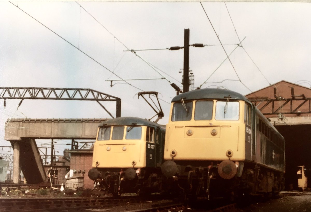 Davidal20103984's tweet photo. Blue days. Longsight Electric. A few shots to balance out the previous diesel shots at Longsight. #class86. #class85 https://t.co/f7dgtoNElS