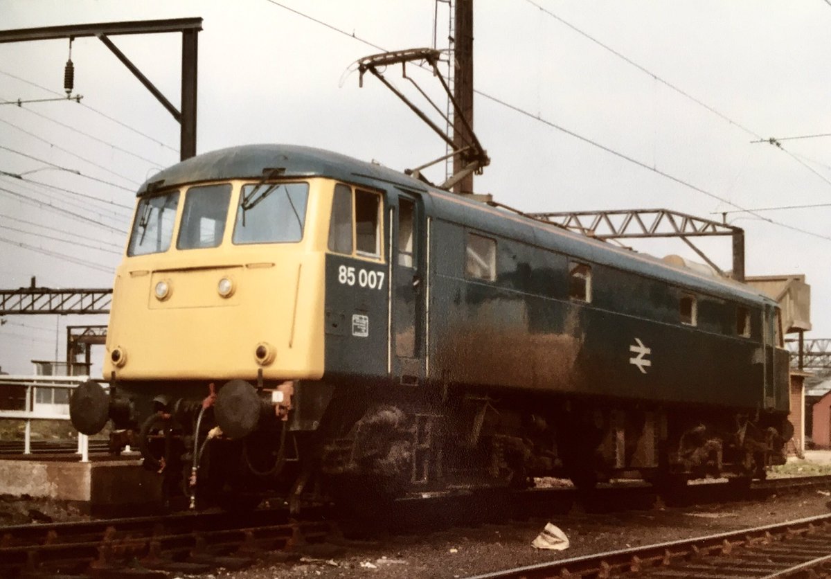 Davidal20103984's tweet photo. Blue days. Longsight Electric. A few shots to balance out the previous diesel shots at Longsight. #class86. #class85 https://t.co/f7dgtoNElS