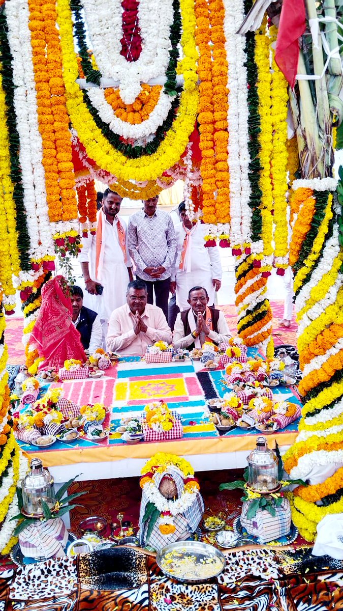 BJPKiritsinh's tweet photo. આજ રોજ ધંધુકા તાલુકાના અવધપુરી મુકામ ખસ્તા ખાતે આયોજિત પાવનકારી શ્રી રામાર્ચન મહાયજ્ઞ પૂજામાં હાજરી આપી ધન્યતા અનુભવી. આ પાવન, ધાર્મિક અને મંગલકારી અવસર નું આયોજન કરવા બદલ શ્રી સુરજીતસિંહ ગોહિલને શુભેચ્છા.
#BJP #kiritsinhdabhi #mladholka https://t.co/Rl2BSFvbzo