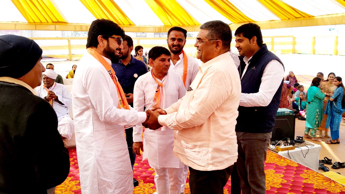 BJPKiritsinh's tweet photo. આજ રોજ ધંધુકા તાલુકાના અવધપુરી મુકામ ખસ્તા ખાતે આયોજિત પાવનકારી શ્રી રામાર્ચન મહાયજ્ઞ પૂજામાં હાજરી આપી ધન્યતા અનુભવી. આ પાવન, ધાર્મિક અને મંગલકારી અવસર નું આયોજન કરવા બદલ શ્રી સુરજીતસિંહ ગોહિલને શુભેચ્છા.
#BJP #kiritsinhdabhi #mladholka https://t.co/Rl2BSFvbzo