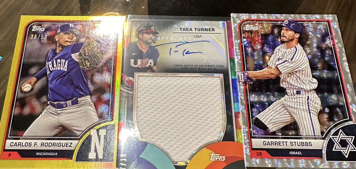 pantaxworld2025's tweet image. きました！怪しい膨らみの正体はターナー様！
なんと10シリ😭
直近爆死ばっかりしてたので最高です！
#ToppsWBC