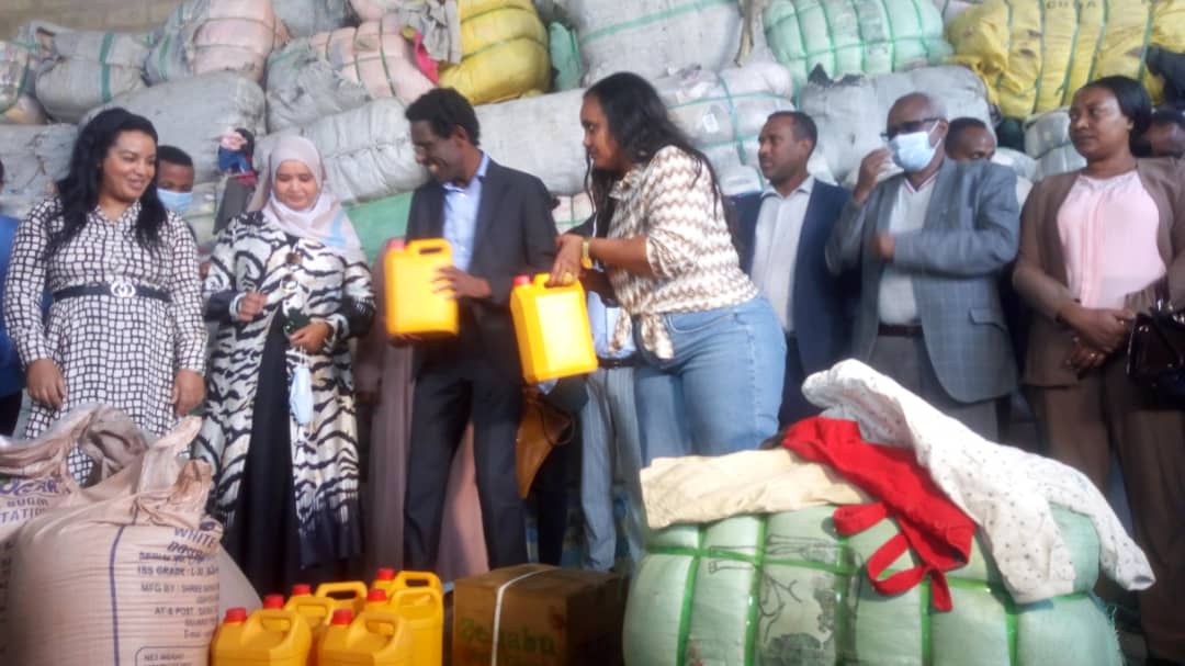 Tigrai_TV's tweet photo. Federal Officials Extend Support to Tigrai as they visit capital Mekelle 
___

January 11, 2024 Mekelle (Tigrai-Television)Ministers and top officials from various federal agencies have touched down in Mekelle for an official visit. 

During their arrival, the officials brought 11 vehicles loaded with clothing donations for the drought-affected population of Tigrai. 

Head of the Finance and Revenue Collection Bureau of the Tigrai Interim Administration Mihret Beyene(PhD), stated the humanitarian gesture.

Mihret explained that the aid would be swiftly distributed to those in need. She highlighted on how the combination of conflict and starvation has created a dire situation, underscoring the urgent need for further humanitarian intervention.

The ministers are scheduled to engage in discussions with Tigrai Interim Administration President Getachew Reda and pay visits to IDP shelters as part of their itinerary.

Minister of Women and Social Affairs Ministry, Ergogie Tesfaye (PhD), Minister of Revenue Aynalem Niguse , and Commissioner of the Customs Commission Debela Keleta are among the visitors landed in Mekelle this morning.