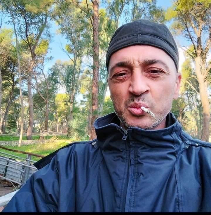nebbianelsole's tweet photo. Ecco la faccia di 💩💩che ha legato una povera creatura ad un cartello stradale e gli ha dato fuoco.
DEVI MORIRE MALE.... MOLTO MALE https://t.co/xOkUld0E2L