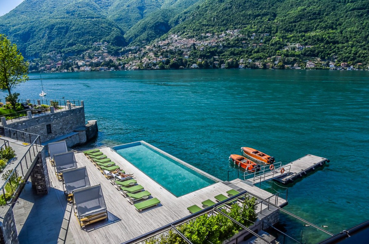 Located in the quiet village of #Torno, surrounded by the traditional grand dame villa hotels, #IlSereno turns heads simply by being the only modern hotel on #Como’s shores. bllnr.com/travel/comos-g…