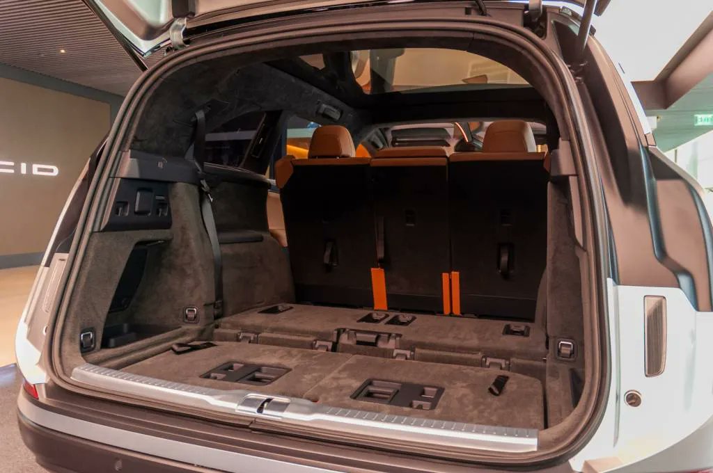 NarfCars's tweet photo. #Lucid #LucidGravity #SUV #EVs #Cleanfutureforall #Narfcars #Luxurytravel #2024cars https://t.co/eOUzsllBRe