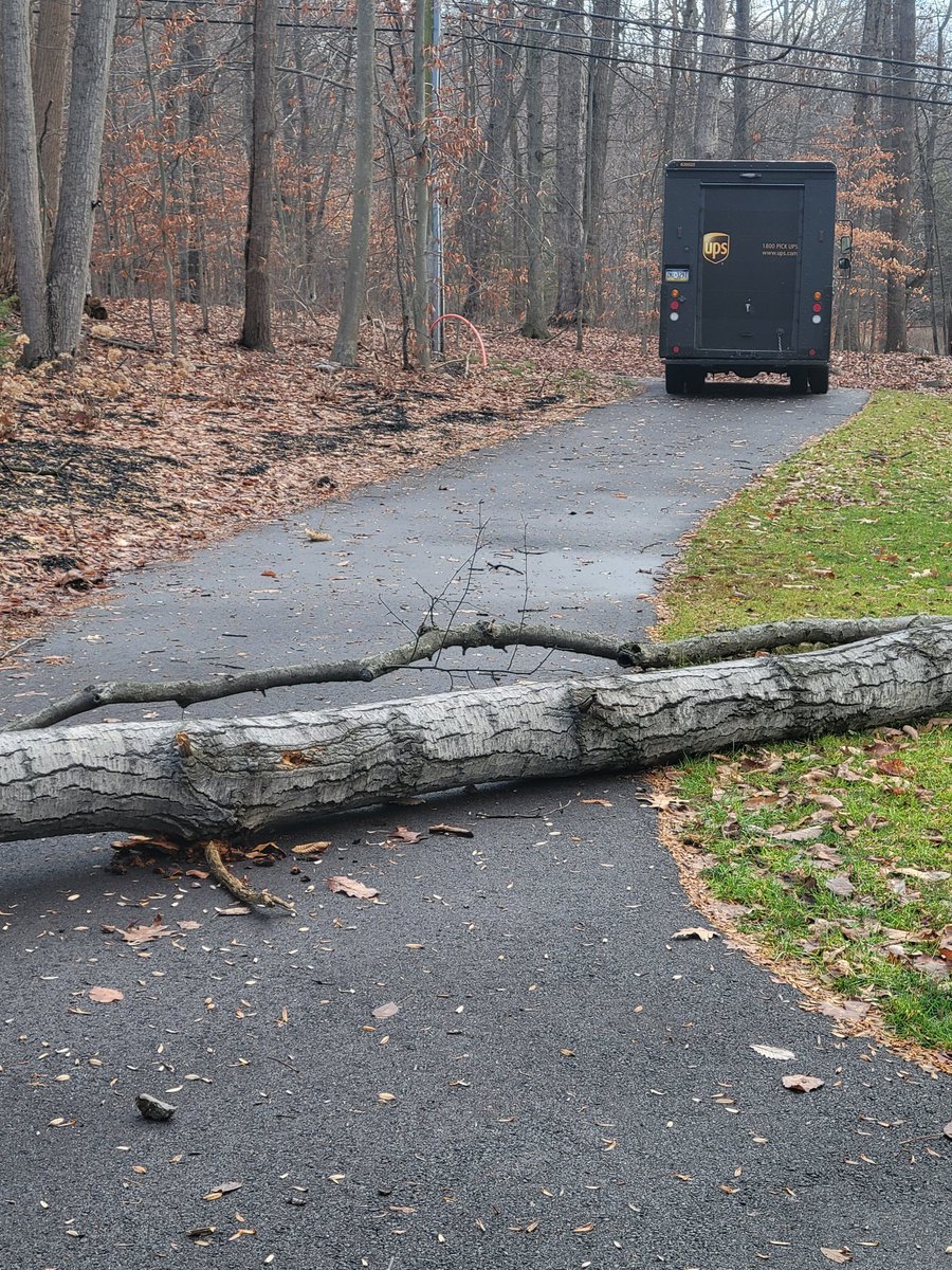 5oulhealer's tweet photo. Aftermath of yesterdays storm. #upsproblems https://t.co/R092LODze5