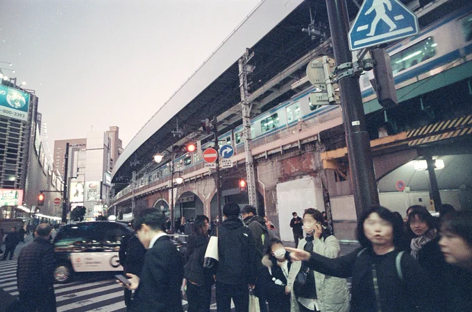 12月 銀座・新橋IIIc + Avenon 21/2.8 + Vision3 500T(W12フィルター) 