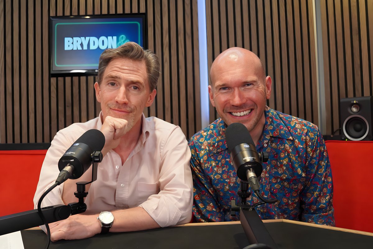 This week on the pod, Rob welcomes Alex Macqueen- actor, writer and old friend. The pair dive into The Thick of It and discuss where their paths have crossed on stage and screen. Rob hears about Alex's new project  with Adeel Akhtar and why he’ll forever be known as Neil’s dad.