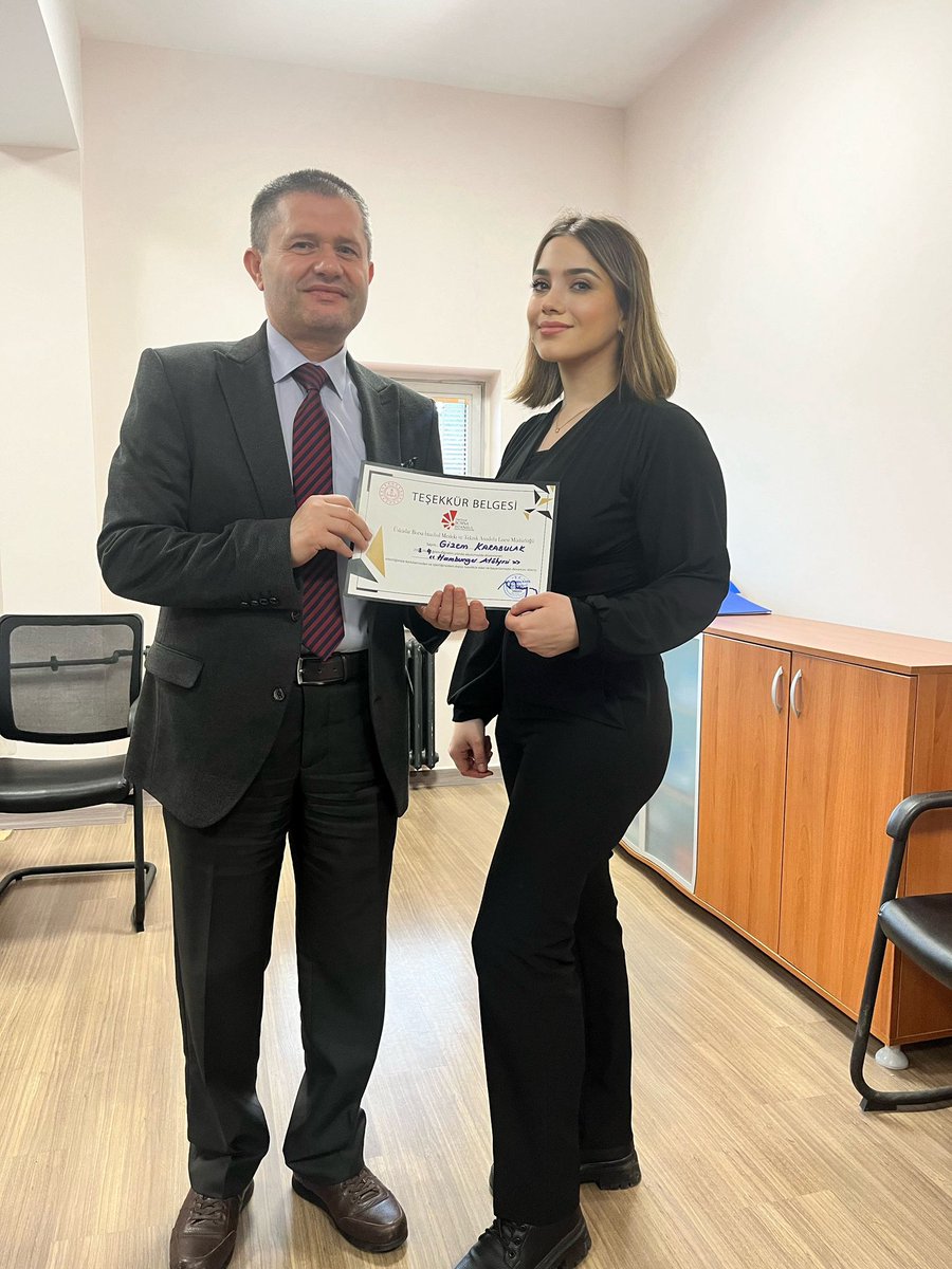 Mezun öğrencilerimizden #Biddychikkeneburger sahibi Gizem KARABULAK okulumuza gelerek 9. Sınıf öğrencilerimizle chikken burger uygulaması yapmışlardır. Emeği geçen herkesin ellerine emeklerine sağlık. <a href="/usk_imkbmtal/">ÜSKÜDAR BORSA İSTANBUL MTAL</a> @MeslegimHayatim <a href="/istanbul_MTE/">İstanbul Mesleki ve Teknik Eğitim</a> <a href="/gulhanuryan/">gülhan delibalta</a> <a href="/DeryaSaygan/">Derya SAYGAN KAÇAN</a>