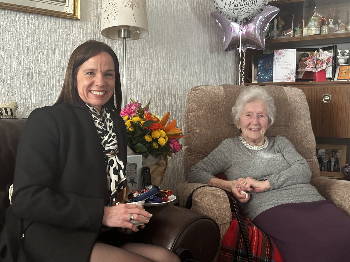 ValleysToCoast's tweet photo. It's all about celebrating the big moments! 🎉🎂

Our Group Chief Executive @JoanneOak visited our customer Marian in Blaengarw earlier this week... who recently celebrated her 100th Birthday! https://t.co/Aiy3WCzh9c