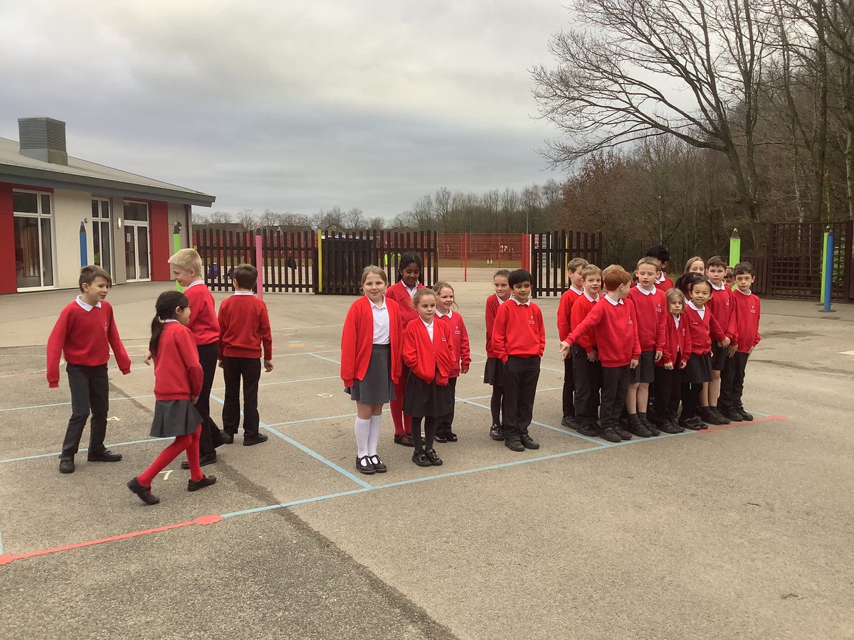 We started our new science topic today, learning all about solids, liquids and gases. We became particle diagrams to explore how each state of matter is made and how this allows some matters to move and not others <a href="/StPhilipCEAP/">St Philip Westbrook</a> #teamstphilips