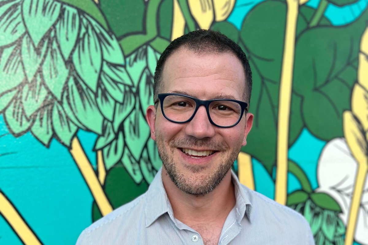MarketingChick's tweet photo. A Podcasting Pioneer Shares His 3 Biggest Tips for Success https://t.co/WiIEyEjAdl https://t.co/CeNqQqLlX7