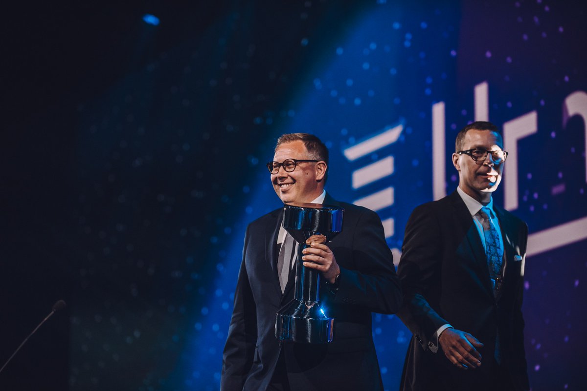 Kuntaliitto's tweet photo. Vuoden liikkuvin kunta on Pori 🏆🤩 Lämpimät onnittelut!

Porissa arkiaktiivisuus on nostettu sille kuuluvaan kunniaan ja liikuntapaikkaverkostoon on panostettu ihailtavan systemaattisesti. 👏

Lue lisää tiedotteestamme: https://t.co/YQkJ6ohIG4

#urheilugaala #liikunta https://t.co/9RN7alVmZ0