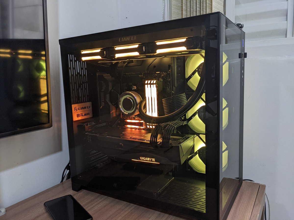 Pensando que esse ano eu vou começar o upgrade na minha máquina… E a dúvida: “Só monto ela de boas ou tento fazer um casemod maneiro ou um pc temático?”