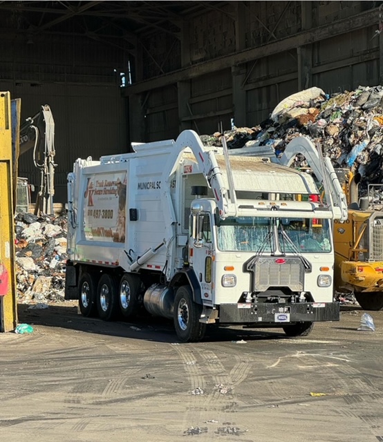 JK_trashremoval's tweet photo. A little transfer station action with our newest #frontloader!
#JandK #jktrashremoval #jksecureshredding #jkdumpsterrentals #residentialcollection #commercialtrashcollection #sanitationservices https://t.co/774TR0RRfS