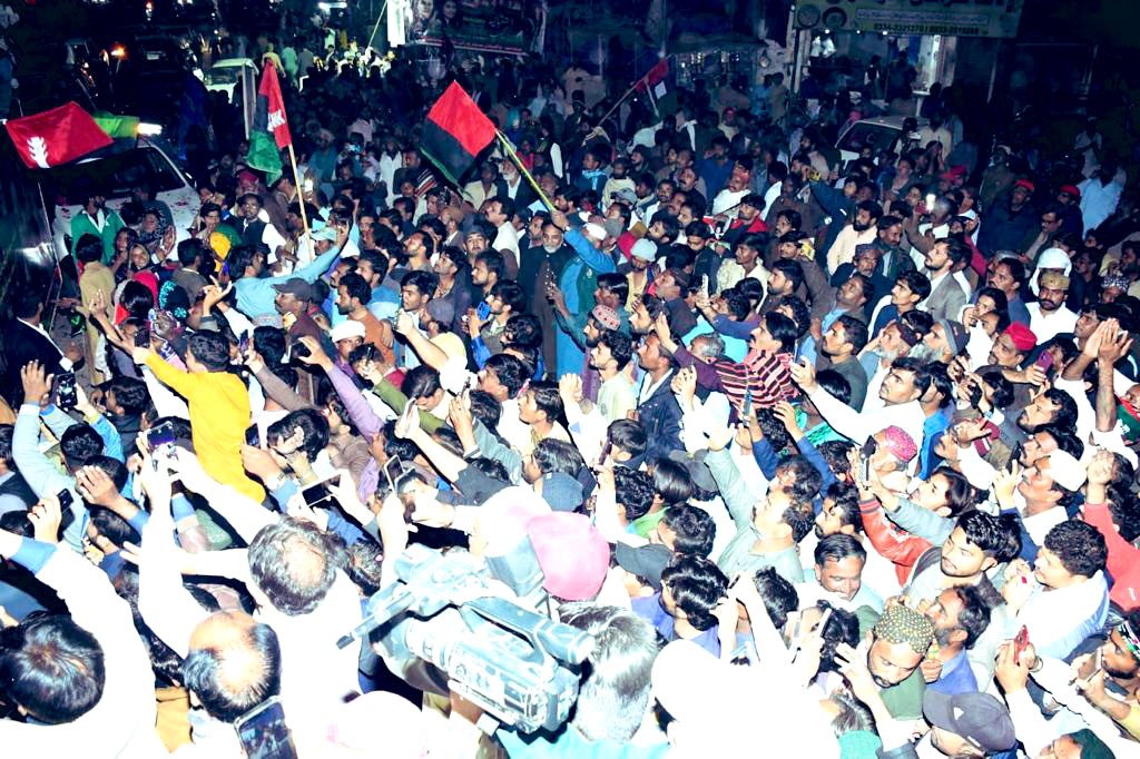 AseefaBZ's tweet photo. سانگھڑ کی عوام نے آج ثابت کردیا ہے کہ 8 فروری کو ٹھپہ تیر پر ہی لگے گا! جئے بھٹو!
#Sanghar #VoteForTeer #VoteForPPP https://t.co/3PNKTjR0ik