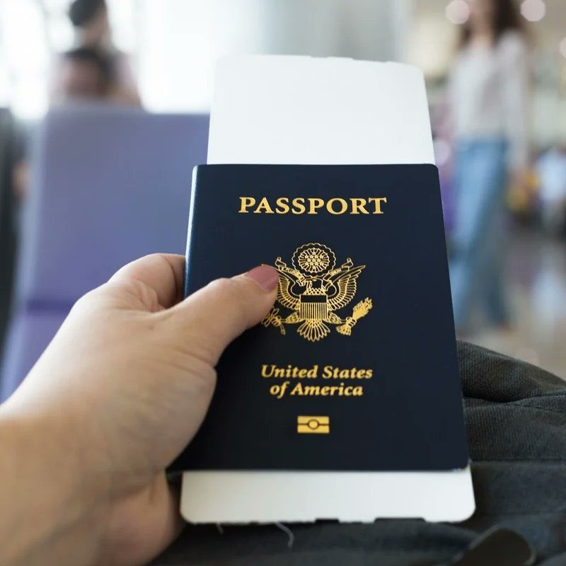 tittli_hun_yawr's tweet photo. What would you choose?

American Passport       or         Love of Life https://t.co/wodNj5QI8I