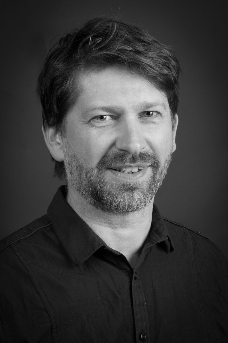 TimaritMM's tweet photo. Leifur Reynisson sagnfræðingur ritaði áhugaverða grein um uppruna og þróun yrðingarinnar „blessað stríðið“ í þriðja hefti síðasta árs 🪖📰 
👉https://t.co/GPe4i9xOoU
Við mælum einnig með nýlegum þáttum Leifs um Hernámsæskuna sem má nálgast í spilara RÚV:  
https://t.co/ggh2GZKWxs https://t.co/PlTfLO5KlA