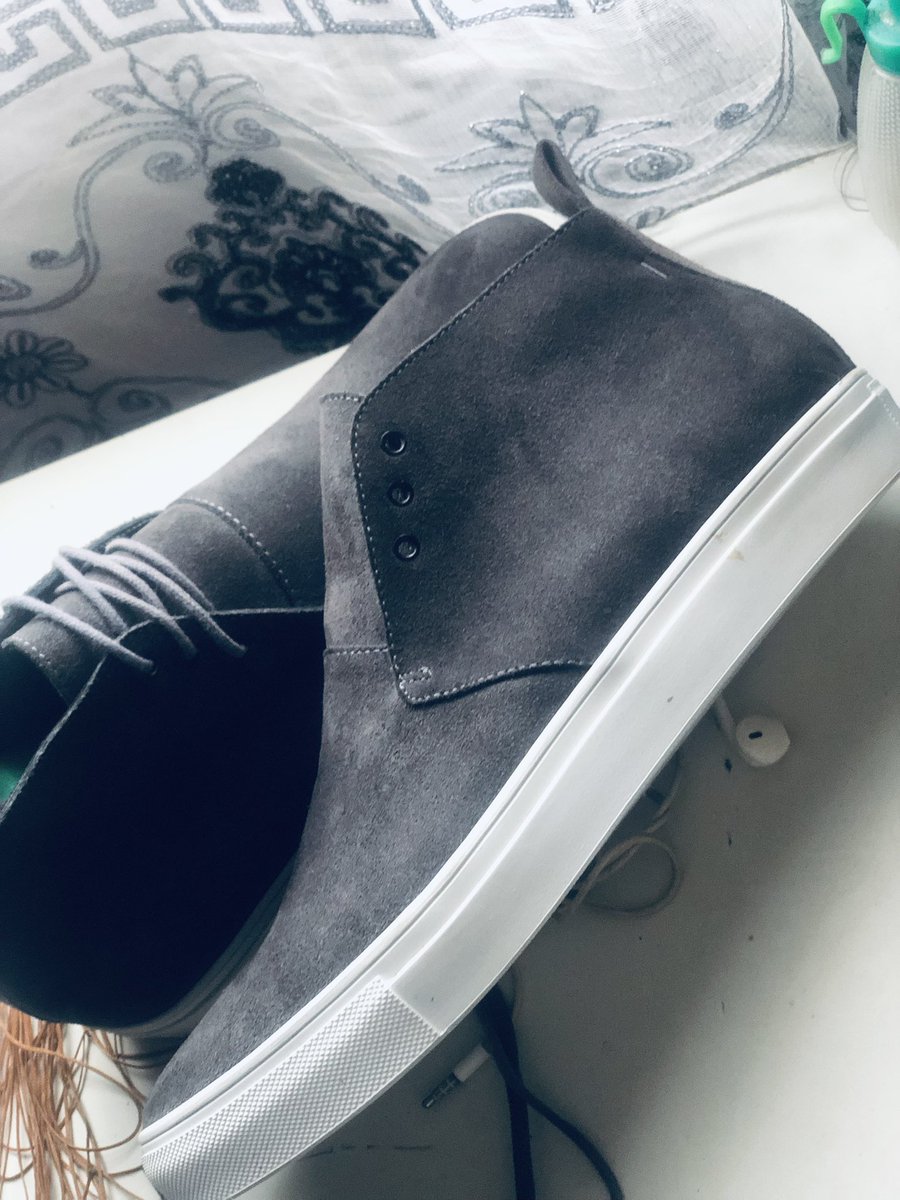 Hi guys, My name is Kalon and I make shoes.
Why you should patronize me? My shoes are carefully and neatly handcrafted.

Kindly help me retweet. God bless you as you do so.

Knack Olamide timi dakolo Globus bank Davido carter efe, relocate to UK, NO GREE FOR ANYBODY